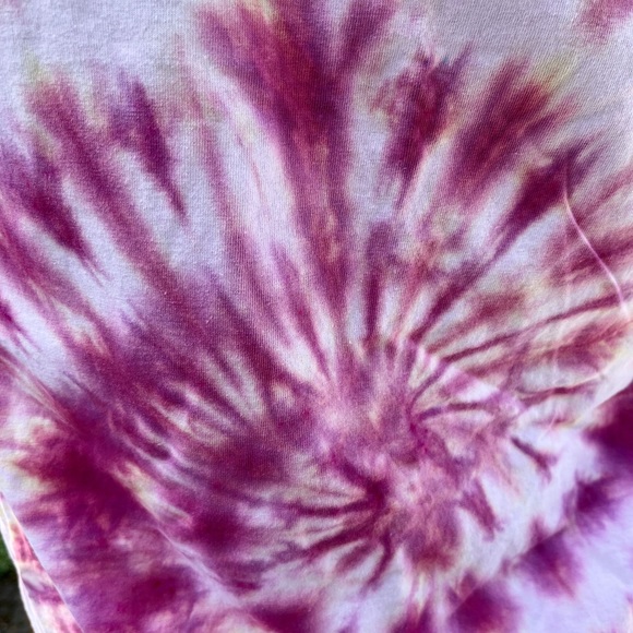 Tie Dye burgundy shirt - Picture 3 of 3